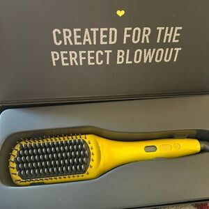 NWT Drybar The brush crush heated straightening brush